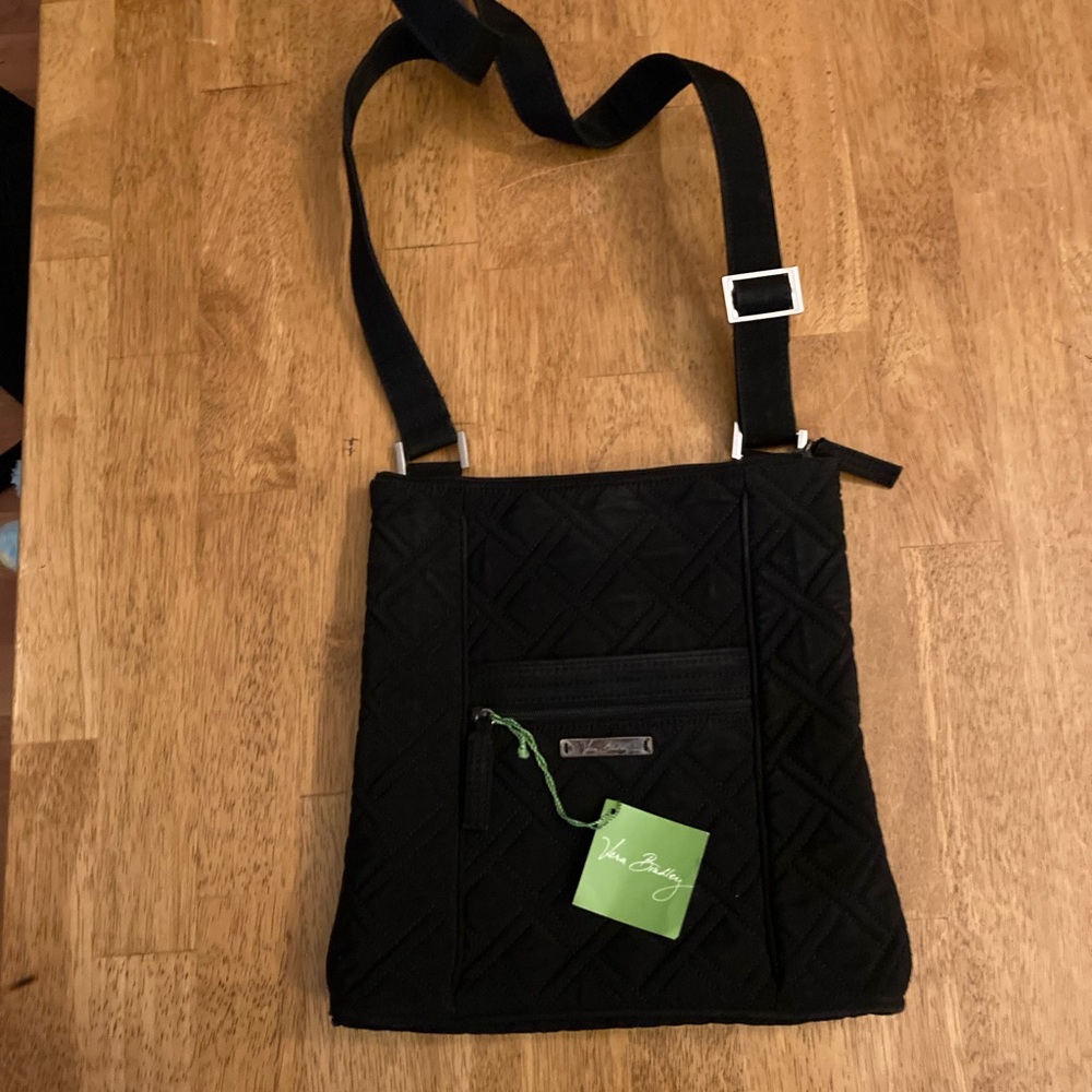 Vera Bradley NWT black bag with zipper top